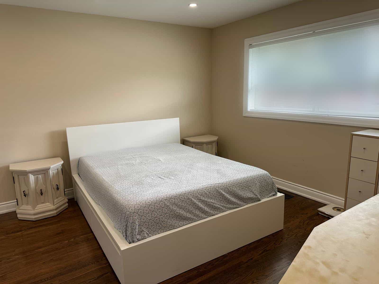 Casper Wave Hybrid in a minimalist bedroom