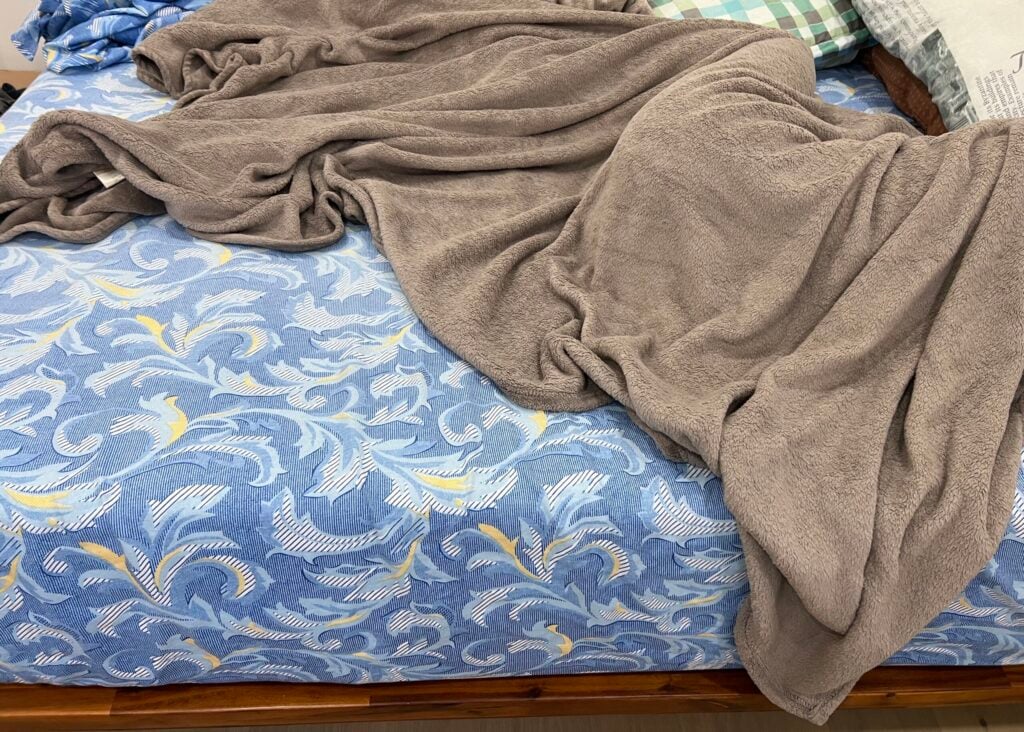 Testing the Silk & Snow Hybrid for side sleeping Testing the Silk & Snow Hybrid for side sleeping