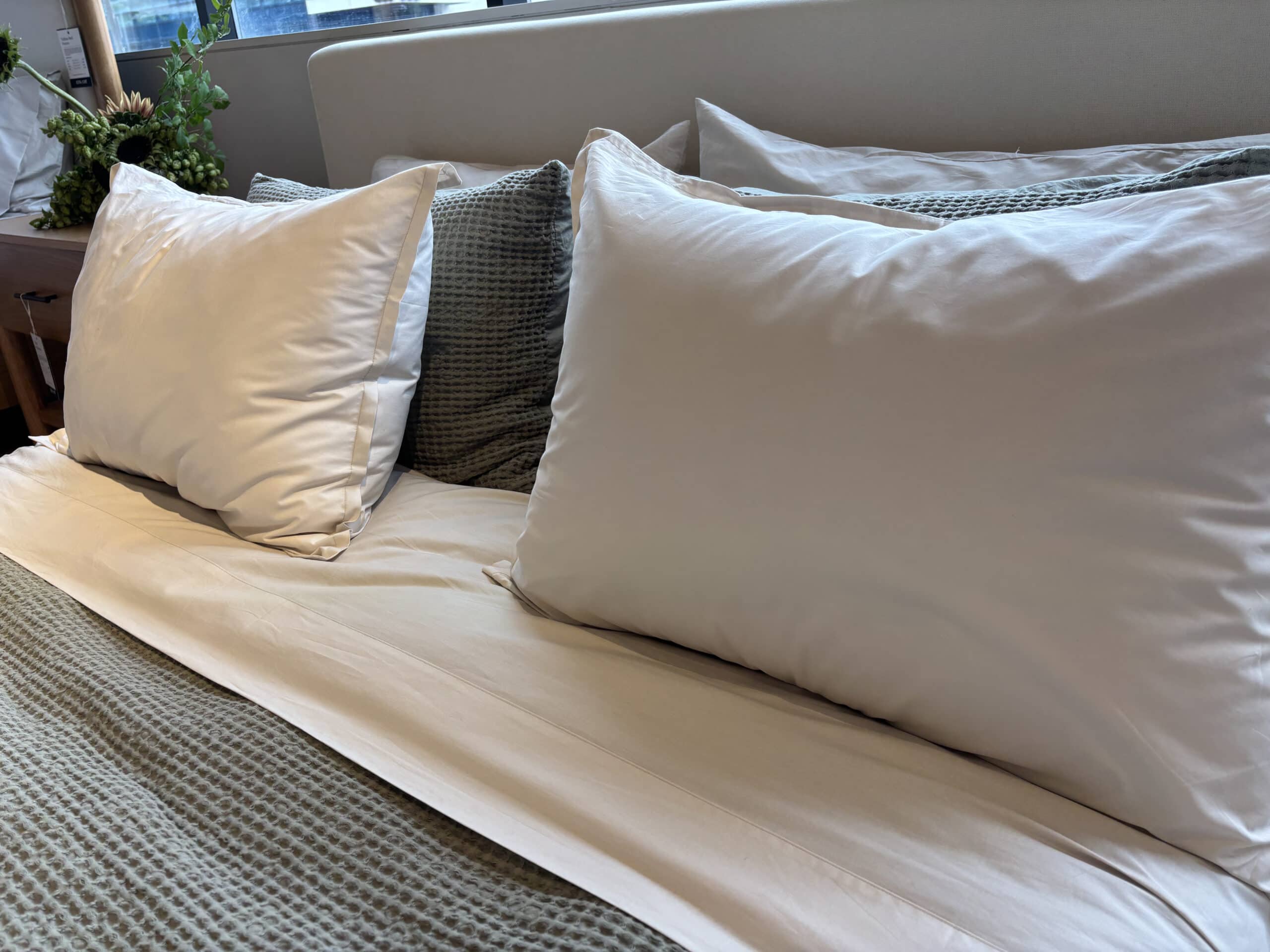 A look at the Silk and Snow Adjustable Pillow