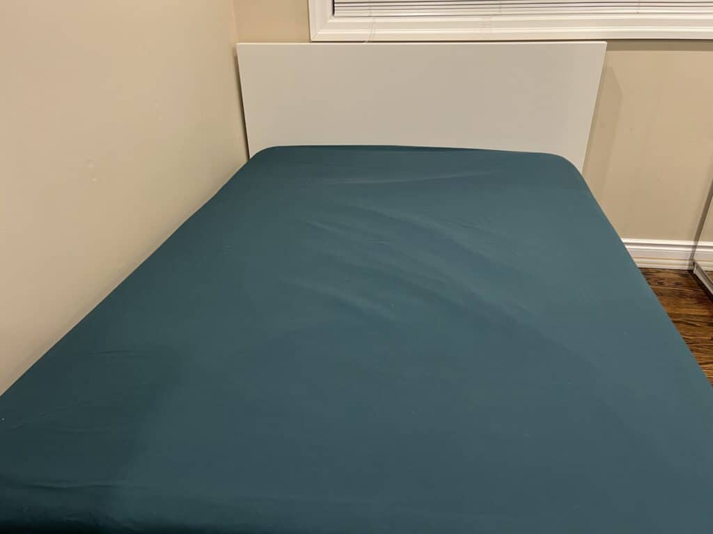 Closer look at the Silk and Snow Adjustable Bed